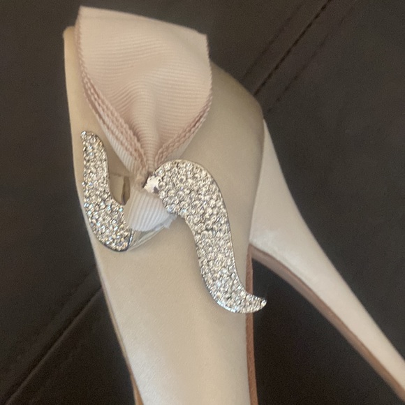 Badgley Mischka Women's Embellished Pointed Toe Pumps! - Picture 6 of 11